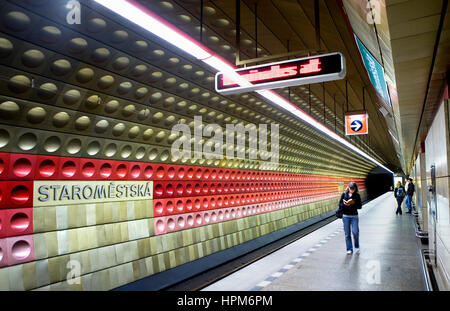 U-Bahn, Linie A. Staroméstská Station. Prag. Tschechische Republik Stockfoto