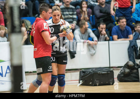 17. November 2015: Carmen Dolores Martin Berenguer #20 von CSM Bukarest in Aktion während der Rumänien Frau Handball National League Spiel zwischen CSM Bukarest Vs HCM Baia Mare in Bukarest, Rumänien ROU Hall Polyvalent.   Foto: Cronos/Catalin Soare Stockfoto