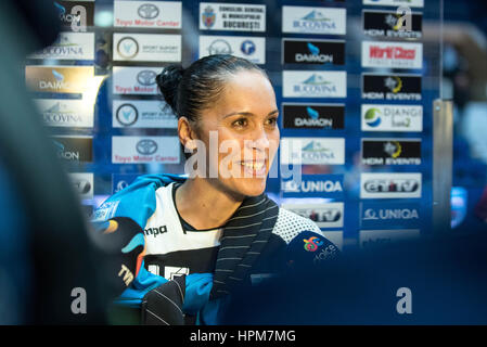 17. November 2015: Aurelia Bradeanu #15 von CSM Bukarest in Rumänien Frau Handball National League Spiel zwischen CSM Bukarest Vs HCM Baia Mare in Bukarest, Rumänien ROU Hall Polyvalent.   Foto: Cronos/Catalin Soare Stockfoto