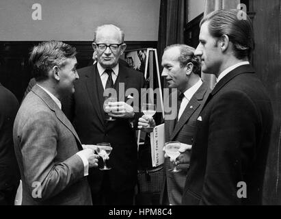 Links nach rechts. Colin Chapman, Graham Hill, Sir Walter Hayes, Sir Patrick Hennesey Stockfoto