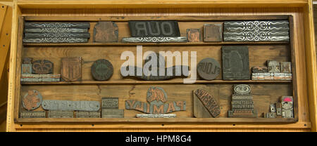 Antik Metall Druckstöcken verwendet für Printwerbung, auf dem Display an Hamilton Wood Art und Druckerei-Museum, Two Rivers, Wisconsin Stockfoto