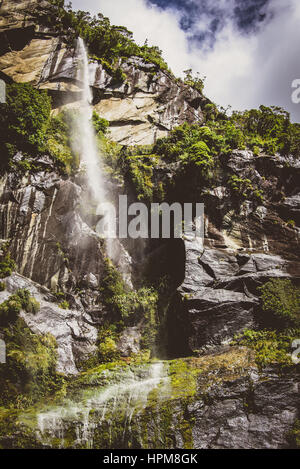 Wasserfall im Milford Sound, Neuseeland Stockfoto