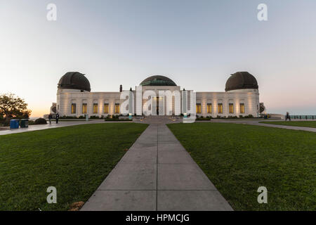 Morgendämmerung Redaktion Blick auf LA des berühmten Griffith Observatory. Stockfoto