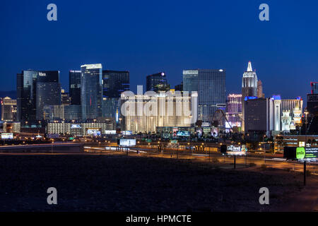 Las Vegas, Nevada, USA - 30. November 2013: Morgendämmerung Blick auf Monte Carlo, New York, New York und anderen Resorts in Las Vegas. Stockfoto