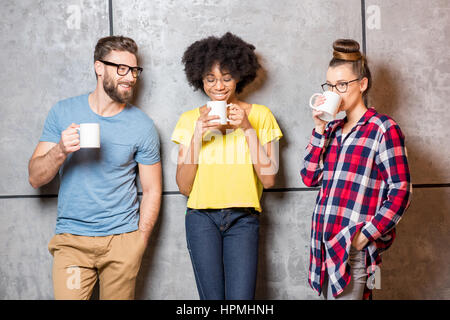 Mitarbeiter mit einer Kaffeepause Stockfoto