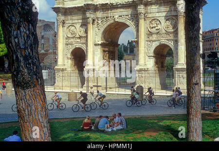 Arco di Constantino (Triumphbogen des Konstantin), in der Nähe des Kolosseums, Italien Stockfoto