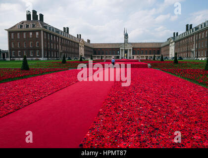 Gestrickte Bereich der handgefertigten Mohn Designer Phillip Johnson RHS Chelsea Flower Show 2016 Stockfoto