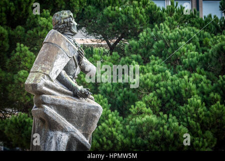 Statue des portugiesischen Dichter, Dramatiker, Schriftsteller und Politiker Almeida Garrett vor Rathaus von Porto, Portugal Stockfoto