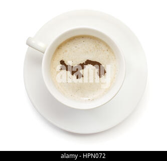 Eine Tasse Kaffee mit Schaum und Pulver in Form von Panama. (Serie) Stockfoto