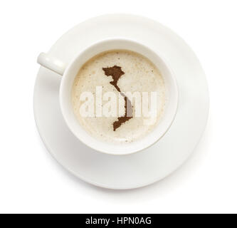 Eine Tasse Kaffee mit Schaum und Pulver in Form von Vietnam. (Serie) Stockfoto