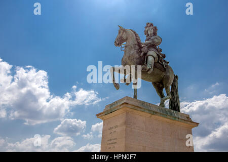 Statue von Louis XIV im Schloss von Versailles Stockfoto