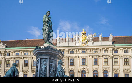 Österreich, Wien, Hofburg, Denkmal Kaiser Francis am internen Burgplatz vor dem Hintergrund der Reichskanzleitrakt Stockfoto