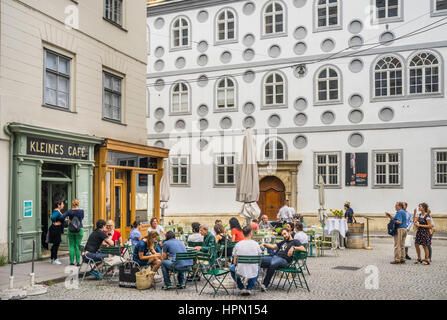 Österreich, Wien, Straßencafé am Franziskaner Platz im historischen Zentrum von Wien Stockfoto