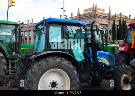 500 Traktoren bei Landwirten Protest am Placa d ' Espanya, Barcelona, fordert größere Regierung unterstützen und respektieren des Agrarsektors, 28 Januar 20 Stockfoto