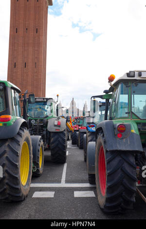 500 Traktoren bei Landwirten Protest am Placa d ' Espanya, Barcelona, fordert größere Regierung unterstützen und respektieren des Agrarsektors, 28 Januar 20 Stockfoto