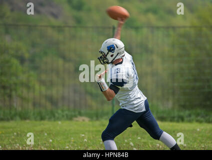 Bor, Serbien - 17. April 2016: American Football Trainingsspiel Stockfoto