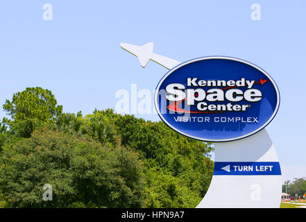 MERRITT ISLAND, USA – 7. Mai 2015: Wegweiser auf dem Kennedy Space Center Visitor Complex. Stockfoto