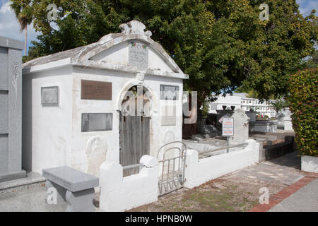 Humoristische Inschrift auf einem Grabstein auf dem historischen Friedhof von Key West, Florida. Stockfoto