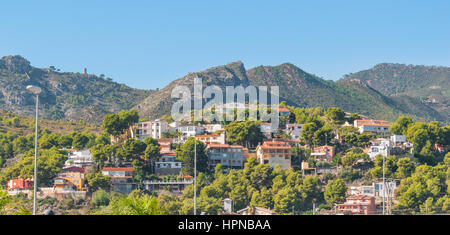 Rustikale & robust aber schöne lebendige Orte in Kleinstadt Communies mit Häusern, die eingebettet in die Hügel & Bergen des ländlichen Spanien. Stockfoto