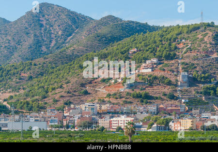 Rustikale & robust aber schöne lebendige Orte in Kleinstadt Communies mit Häusern, die eingebettet in die Hügel & Bergen des ländlichen Spanien. Stockfoto