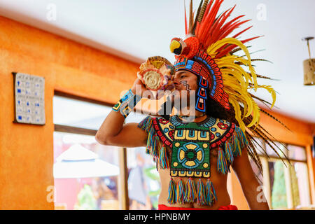 Teotihuacan, FEB 17: Traditionelle Performance verkleidet in der indischen am 17. Februar 2017 in Teotihuacan, Mexiko Stockfoto