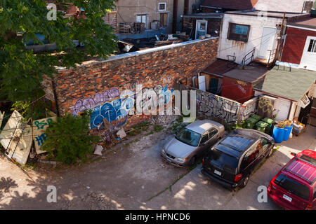 Eine Gasse in der Nähe von Kensington Market in Toronto, Ontario, Kanada. Stockfoto