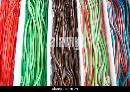 Bunte lecker Lakritz-Bonbons für den Verkauf auf Retail-Markt Stockfoto