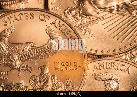 Zusammengesetzte Änderung der goldene Münze in GOLD sagen Vertrauen wir auf Gott wir in USA Vertrauen statt Stockfoto