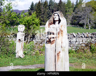 Holzskulpturen Baum genannt Dritten Welt von Frank Bruce Skulpturenweg, Inshriach Wald, Feshiebridge, Cairngorms National Park, Schottland. Stockfoto