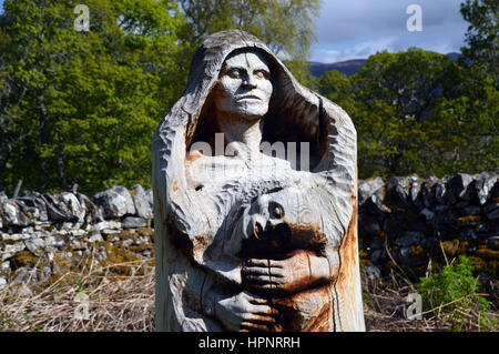 Holzskulptur Baum genannt Dritten Welt von Frank Bruce Skulpturenweg, Inshriach Wald, Feshiebridge, Cairngorms National Park, Schottland. Stockfoto