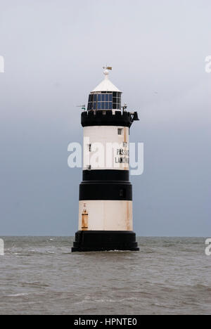 Trwyn Du Leuchtturm / Penmon Leuchtturm auf Anglesey, Nordwales Stockfoto