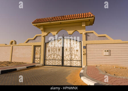 AL AIN, Vereinigte Arabische Emirate - Neubau am Rand der Stadt. Stockfoto
