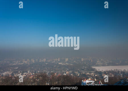 Smog über der Stadt, Krakau, Polen Stockfoto