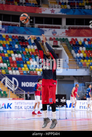 Moskau, Russland - 27. Januar 2017: Cory Higgins (22) training kurz vor Basketball Spiel ZSKA Vs Anadolu Efes bei regulären Meisterschaft der Euroleague am 27. Januar 2017, in Moskau, Russland. CSKA gewann 80:77 Stockfoto