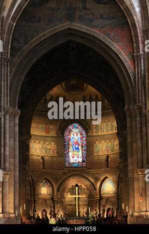 Vitrail. Bénédiction De La Sainte Vierge de Max Ingrad et Peintures Byeantines. Cathédrale Notre-Dame de Strasbourg. / Unsere Liebe Frau von Straßburg Cathedra Stockfoto