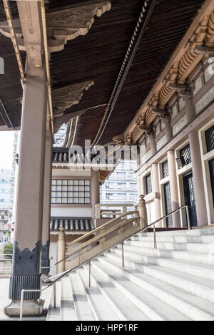 Altar-Higashihongan-Ji-Tempel, ein buddhistischer Tempel im Bezirk Asakusa, Taito Ward Zentrum Tokios. Stockfoto