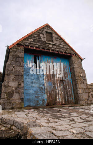 Alten Rettungsstation, Moelfre, Anglesey, stammt aus dem Jahre 1875 und wurde ersetzt durch ein neues Bootshaus und Slipanlage im Jahr 1909. Stockfoto