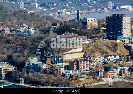 Ein Blick auf Mount Adams von der Aussichtsplattform im Carew Tower in Cincinnati OH. Stockfoto