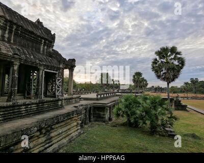 Patio-Innenhof-Aussicht auf den Sonnenuntergang in Angkor wat Stockfoto