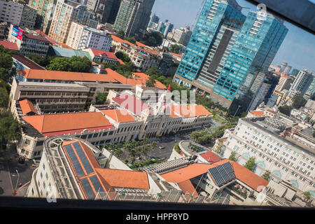 Blick von der Dachterrasse aus der Liberty Hotel über der Skyline von Ho Chi Minh City, Vietnam Stockfoto