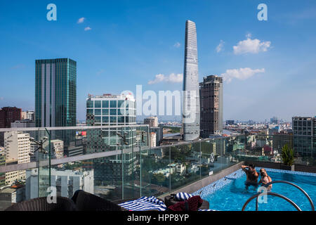 Blick von der Dachterrasse aus der Liberty Hotel über der Skyline von Ho Chi Minh City, Vietnam Stockfoto