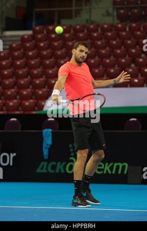 Sofia, Bulgarien - 27. November 2015: Sofia, Bulgarien, Training auf Grigor Dimitrov für demonstrative Match in der Arena Armeec Hall, Sofia, Bulgarien Stockfoto