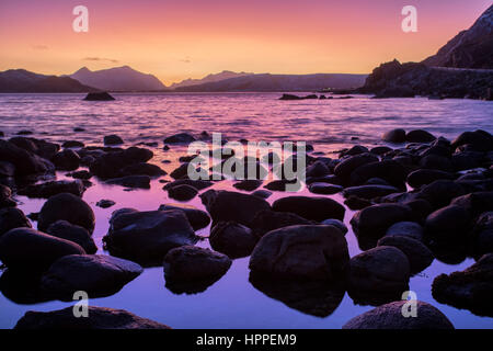 Flakstadoya am Meer, Lofoten Inseln, Norwegen, Europa Stockfoto
