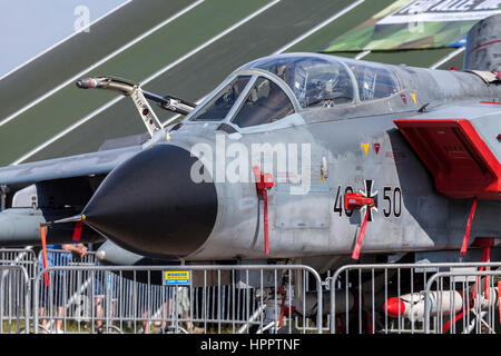 BERLIN / Deutschland - 3. Juni 2016: deutschen Panavia Tornado am Flughafen Schönefeld steht, Berlin / Deutschland am 3. Juni 2016. Stockfoto