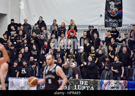 20. Januar 2016: Steaua-Fans während der LNBM - Herren Basketball-Bundesliga Rumänien Spiel zwischen Steaua CSM EximBank Bukarest (ROU) Vs U BT Cluj (ROU) im Sala Regimentului de Garda "Mihai Viteazul" in Bukarest, Rumänien ROU.   Foto: Cronos/Catalin Soare Stockfoto