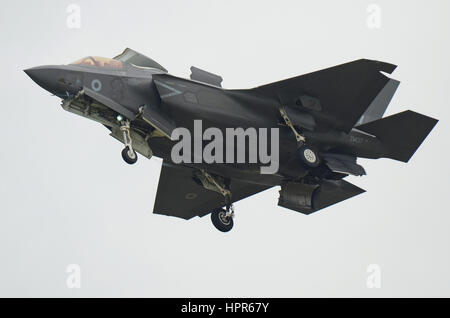 Der erste RAF Lockheed Martin F-35 Lightning II B JSF Joint Strike Fighter plane. Im Royal International Air Tattoo, Fairford, Airshow gesehen. Stockfoto