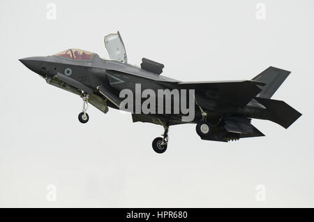 Der erste RAF Lockheed Martin F-35 Lightning II B JSF Joint Strike Fighter plane. Im Royal International Air Tattoo, Fairford, Airshow gesehen. Stockfoto