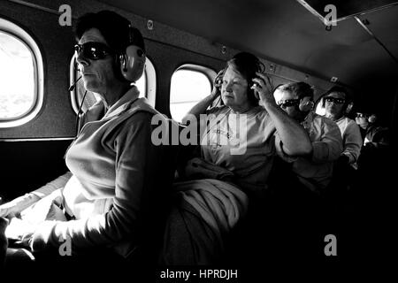 Touristen genießen einen Flug-Ausflug rund um Denali-Nationalpark und Mount McKinley in Alaska, USA. Stockfoto