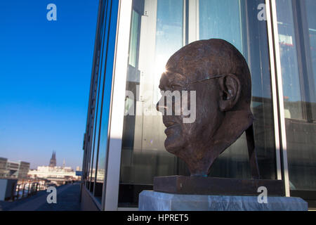 Deutschland, Köln, Büste des ehemaligen Bürgermeisters von Köln Harry Blum auf dem Harry-Blum-Platz im Rheinau-Hafen, von dem Bildhauer Kurt Emil Hugo Arentz. Stockfoto