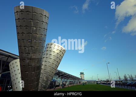 RAF Skulptur an der London Southend Flughafen, Bahnhof und Infrastruktur. Ursprünglich RFC und RAF Rochford, Southend On Sea, Essex Stockfoto